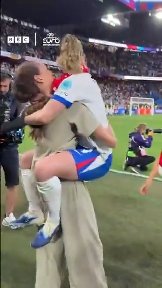 Pitchside celebrations with familiar faces and loved ones! #BBCFootball #WEuro2025