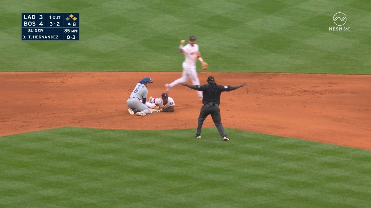 Unreal double play to end the inning by Cedanne Rafaela 🔥 (via NESN)