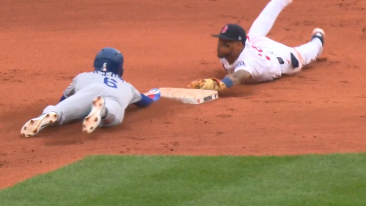 Ceddanne Rafaela completes an INCREDIBLE double play to keep the Red Sox in front 🤯