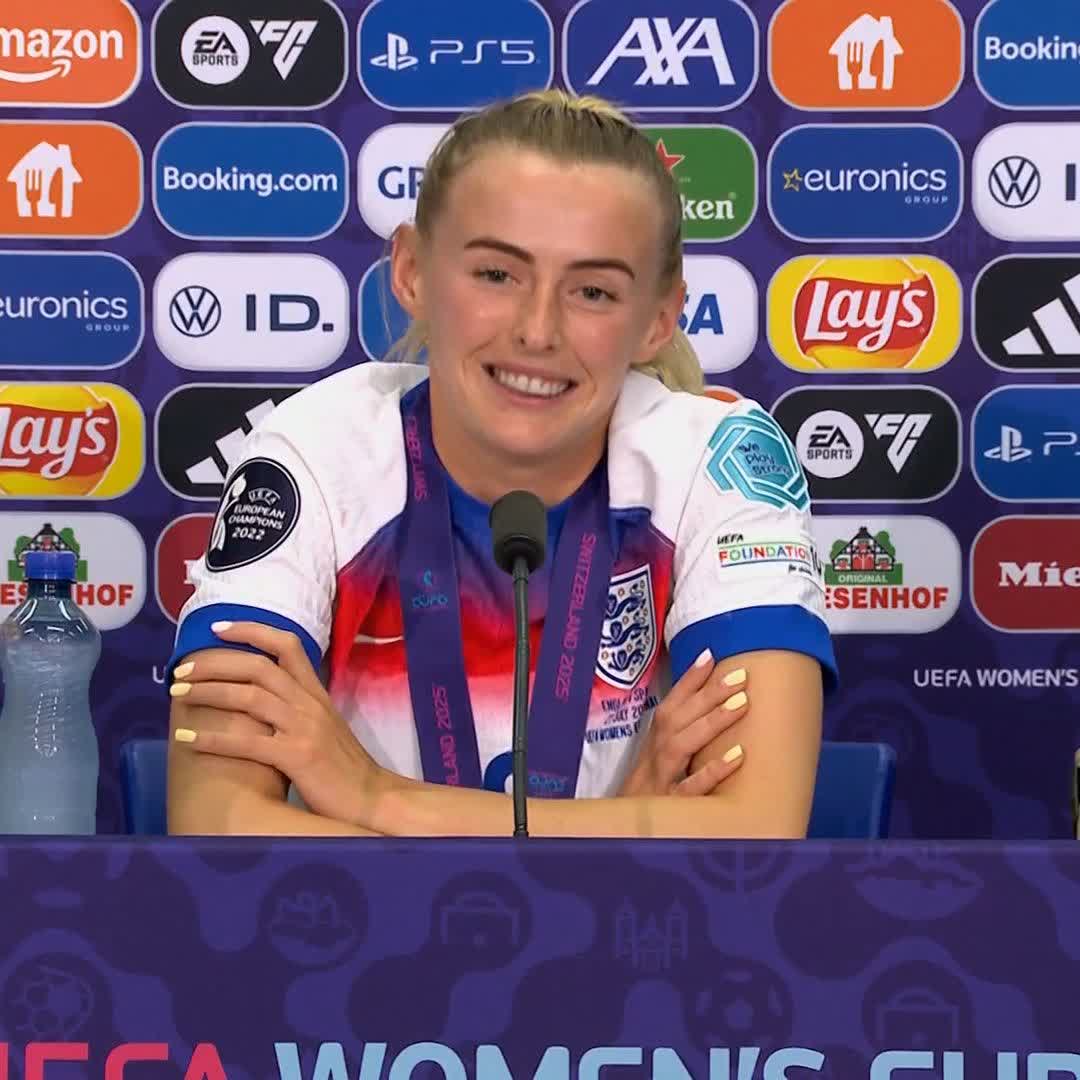 "She's an incredible woman, she gave me hope" ❤️ Chloe Kelly thanks England boss Sarina Wiegman for her support and guidance 🏴󠁧󠁢󠁥󠁮󠁧󠁿 {Credit: UEFA}