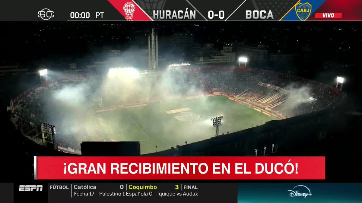 Es ver este plano y pensar en... "El tipo puede cambiar de todo: de cara, de casa, de familia, de novia, de religión, de Dios... pero hay una cosa que no puede cambiar, Benjamín: no puede cambiar de pasión."
