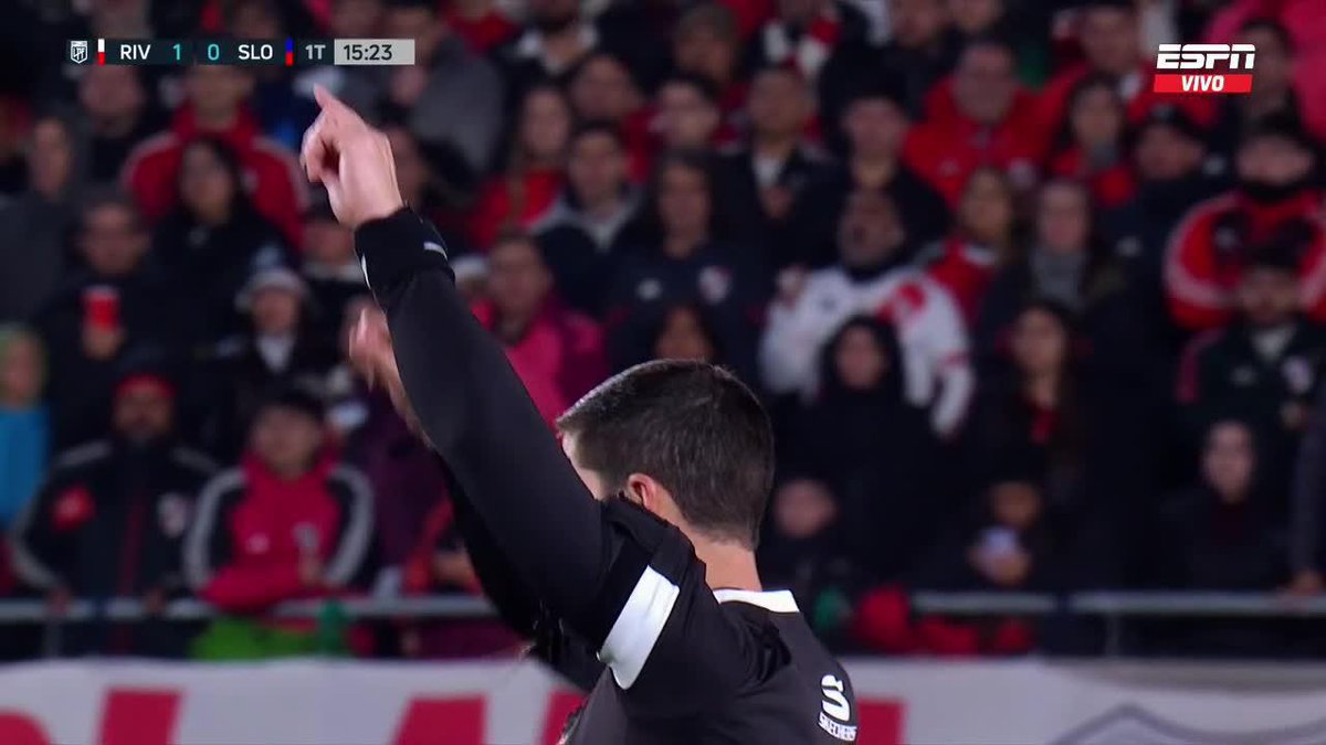 "DECISIÓN: NO GOL, FUERA DE JUEGO." Así informó Nicolás Ramírez que el golazo de Enzo Pérez para el 1-0 de River ante San Lorenzo era anulado. 📺 ESPN Premium | Suscribite al Pack Fútbol en