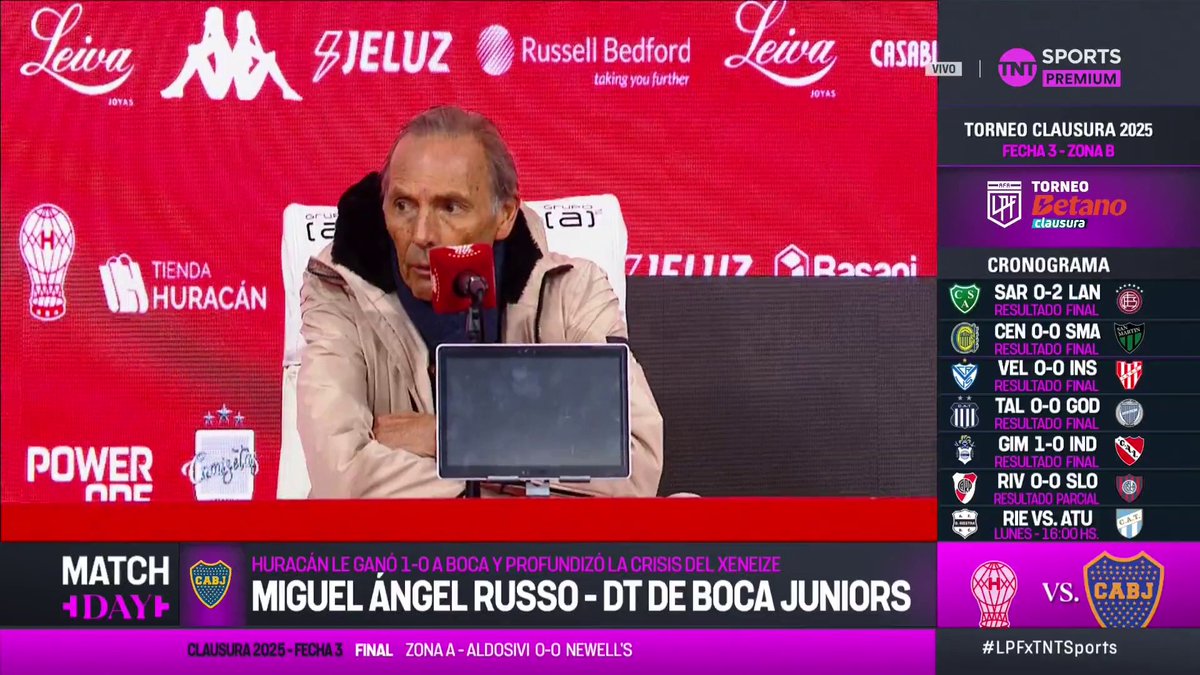 🗣️#Russo s/la salida de #Merentiel: "Lo habíamos charlado, había un problema de papeles en el banco, nada más. No se sorprendió porque lo hablamos en el vestuario ese tipo de cosas, hubo un problema de papeles con el 4° árbitro y con la gente de ahí".