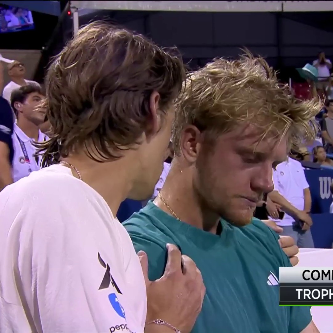 A classy gesture from Alex de Minaur 👏 He consoles Davidovich Fokina after a heartbreaking final. 💔 #MubadalaCitiDCOpen