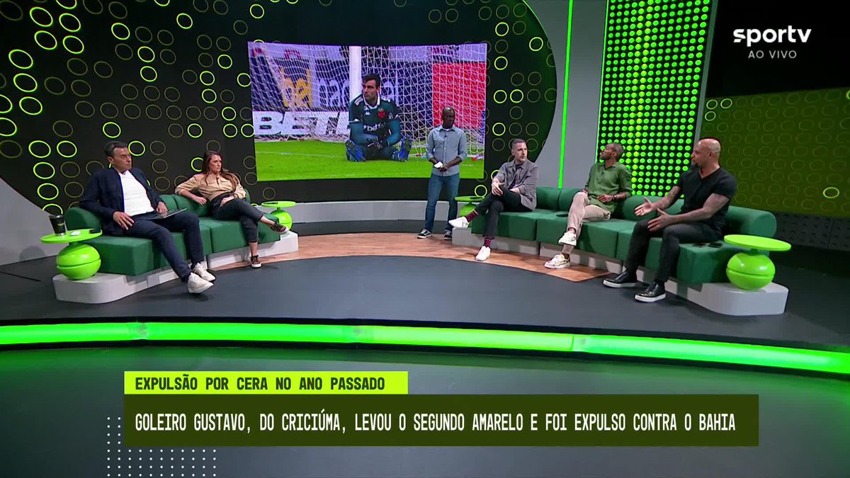 “Não tem que expulsar. Dá 14 ou 20 minutos. Vai ficar no chão? Vou dar mais 5 minutos e o problema vai ser seu. Agora, expulsar um jogador que está reclamando de dor? O Vasco está certo!” 🎙️ Felipe Melo, sobre a expulsão de Léo Jardim. 🎥 sportv ge