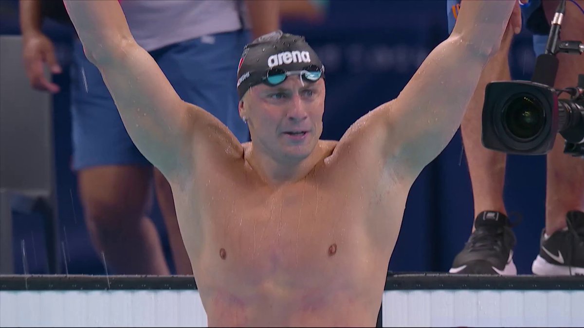 𝐏𝐚𝐫𝐢𝐠𝐢 𝟐𝟎𝟐𝟒 - 𝐔𝐍 𝐀𝐍𝐍𝐎 𝐃𝐎𝐏𝐎 💙 Nicolò Martinenghi si traveste da supereroe e, dopo 24 anni, porta di nuovo l’Italia sul gradino più alto nei 100 rana. L’ultimo a riuscirci era stato Fioravanti a Sydney 2000 🥇 #HomeOfTheOlympics #Parigi2024 #Martinenghi