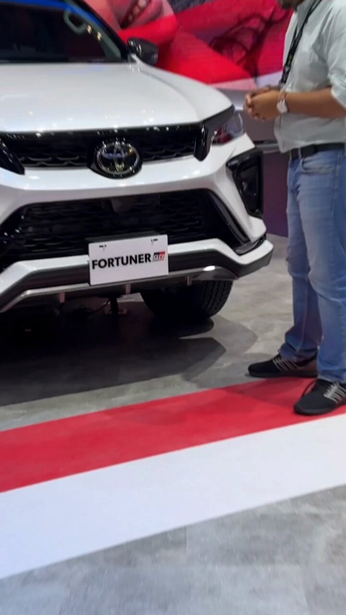 The Toyota Fortuner We Want In India! This is what we expect Toyota to offer with Fortuner in India - but without increasing the price! Thoughts?