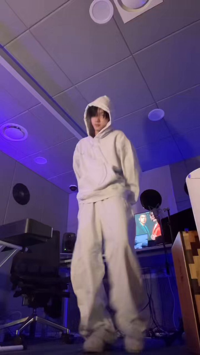 [VIDEO] So can you come pick up your clothes? 🅱️ #JUSTB #저스트비 #전도염 #DY