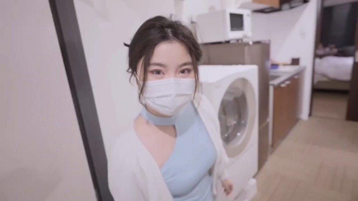 房东把女房客塞进洗衣机里做爱