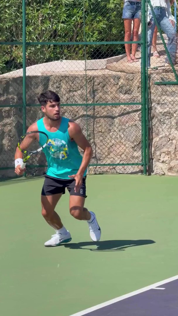 De retour à l’entraînement, Carlos Alcaraz prépare sa reprise en compétition la semaine prochaine. 💪🇪🇸 L’Espagnol disputera le Masters 1000 de Cincinnati avant l’US Open. 🇺🇸