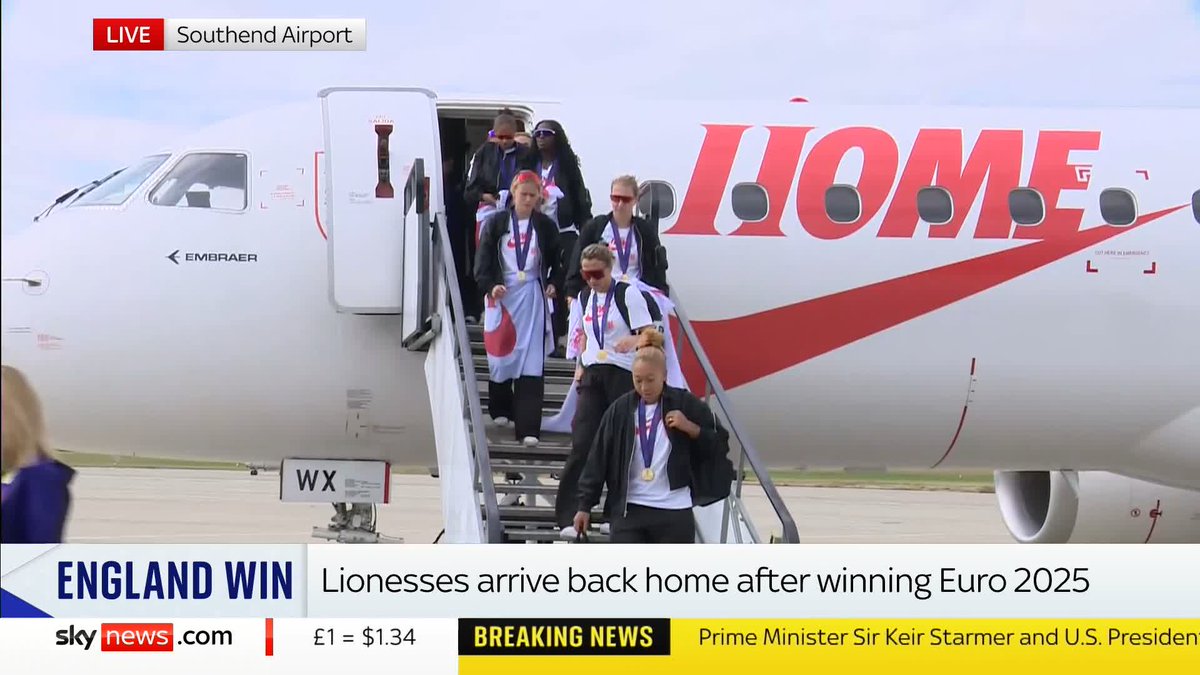 Watch the moment England's Lionesses arrive back home after their historic Euros win over Spain โฝ ๐บ Sky 501, Virgin 602 and YouTube