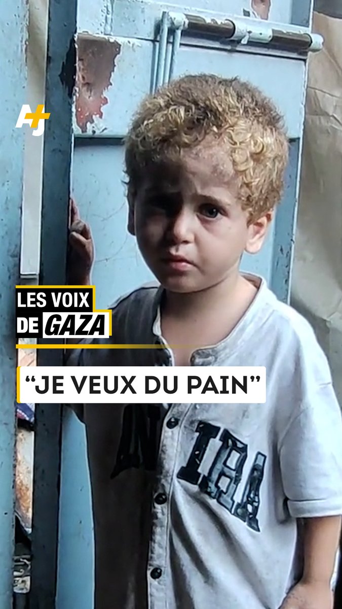 “Je veux du pain.” Un enfant palestinien frappe aux portes à la recherche d’un morceau de pain, alors que la fam!ne t*e chaque jour davantage dans la bande de Gaza.