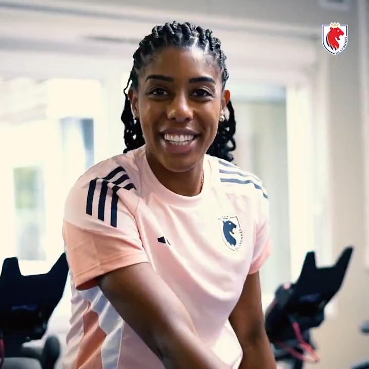 La première journée d'Ashley Lawrence. 👀🇨🇦