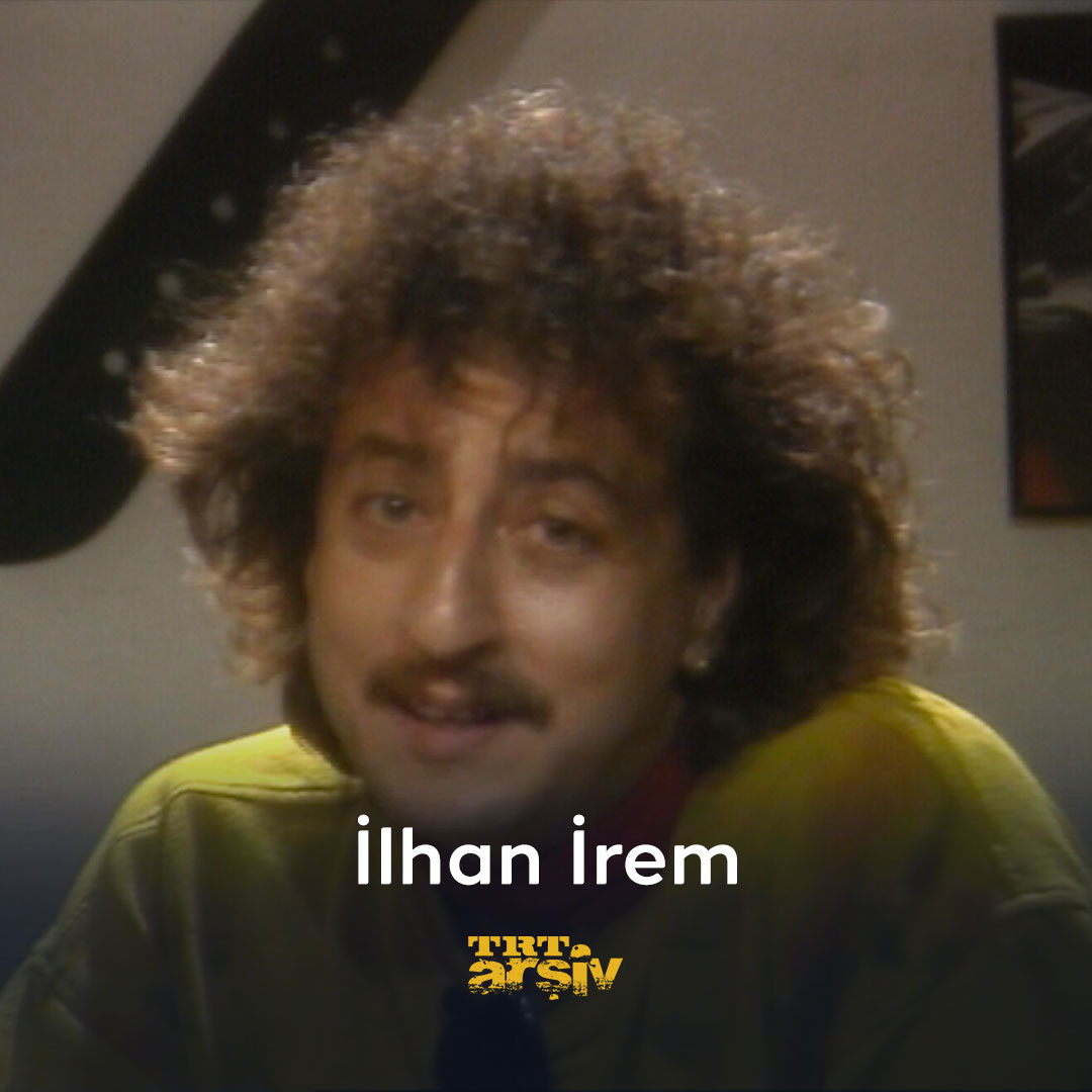 1990 yılına uzanıyor ve usta sanatçı #İlhanİrem'in sanat serüvenine tanıklık ediyoruz. 🎶