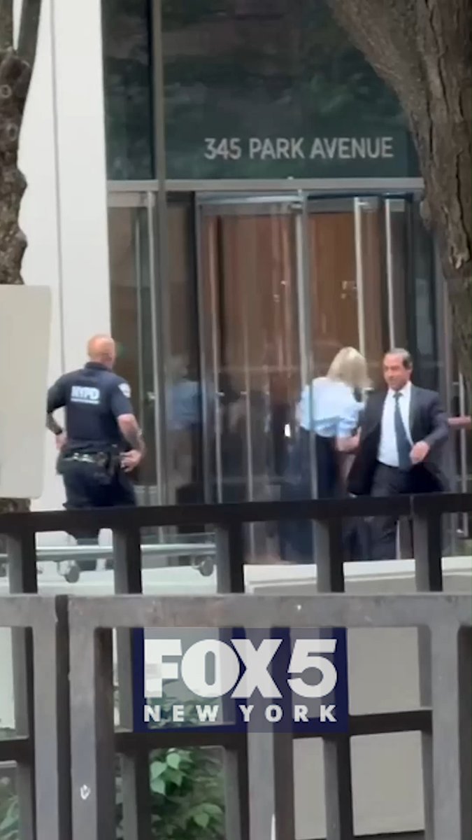 BREAKING - At least 6 shot in Midtown Manhattan: law enforcement sources