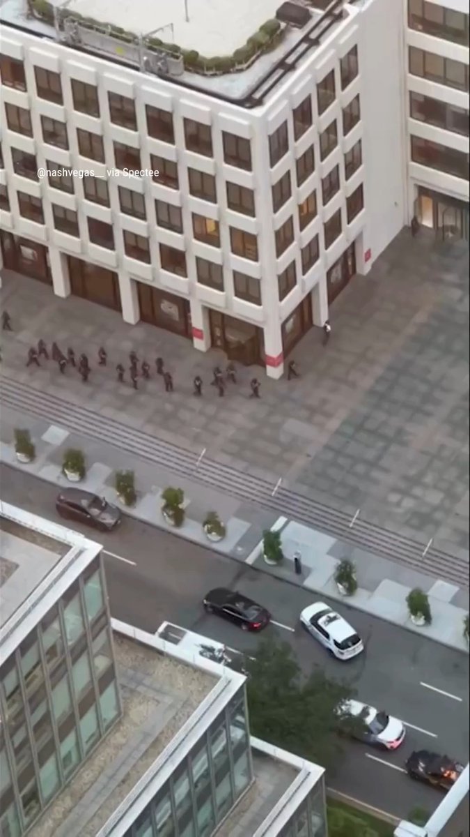 Authorities enter NYC building after active shooter opens fire. Five have been killed, including an NYPD officer.