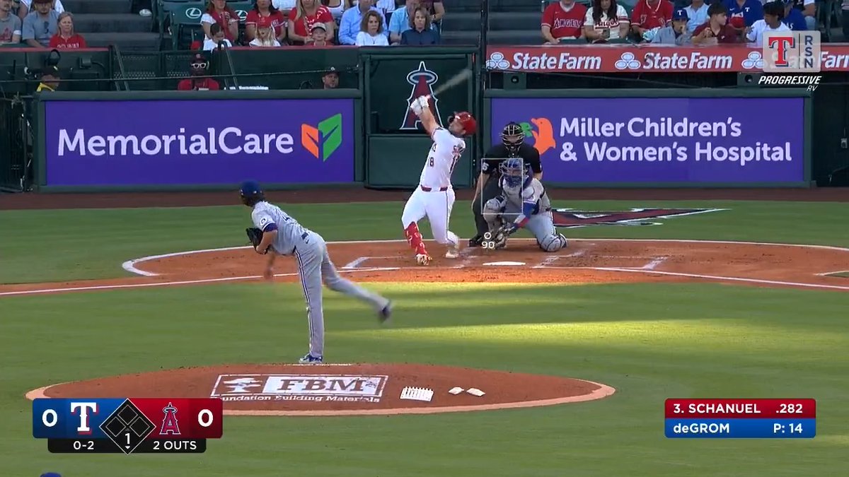 Changeup 🤢 Fastball 🔥 Slider 🤮 deGrom is in his bag early. #AllForTX