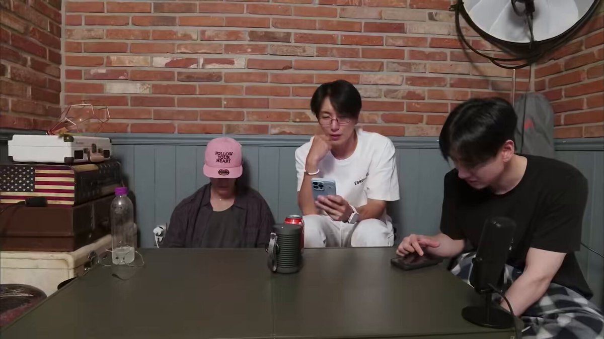 🪽 in our albums, do we have any sad and heart-wrenching songs? that can make us cry? 💎 something that can make us cry? 🪽have we listened to Let's Not? 🐯 have we listened to Mango? 🪽ah i don't want to listen to Mango 💎 not Mango MANGO ERASURE NO 😭😭😭 SUPER JUNIOR #슈퍼주니어 #SUPERJUNIOR #ExpressMode #SUPERJUNIOR_ExpressMode #SuperJunior25 #슈주_20년째_익스프레스모드 #SJ_20TH_EXPRESSMODE #Leeteuk #Eunhyuk #Donghae #이특 #은혁 #동해