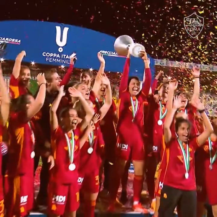 🐺 Ogni gol, ogni corsa, ogni emozione vissuta in giallorosso, sono stati parte di un viaggio indimenticabile 🙏 Grazie, Valentina! #ASRomaFemminile