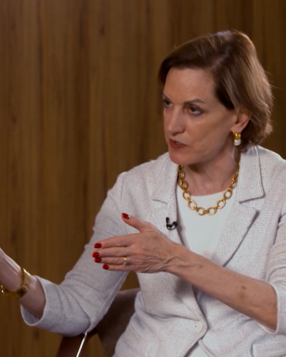 “The West doesn’t understand the extremism of Putinism…that (its) goals involve the destruction of the transatlantic alliance & maybe of the EU…The path to peace is through convincing Putin that he won’t win the war, that it’s hopeless.” Anne Applebaum 💯