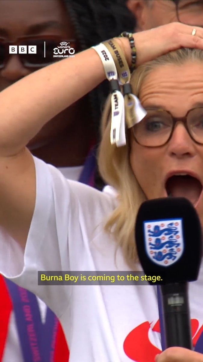 Sarina Wiegman x Burna Boy 😳 A special surprise for the manager as her favourite artist performs at the Lionesses victory parade!