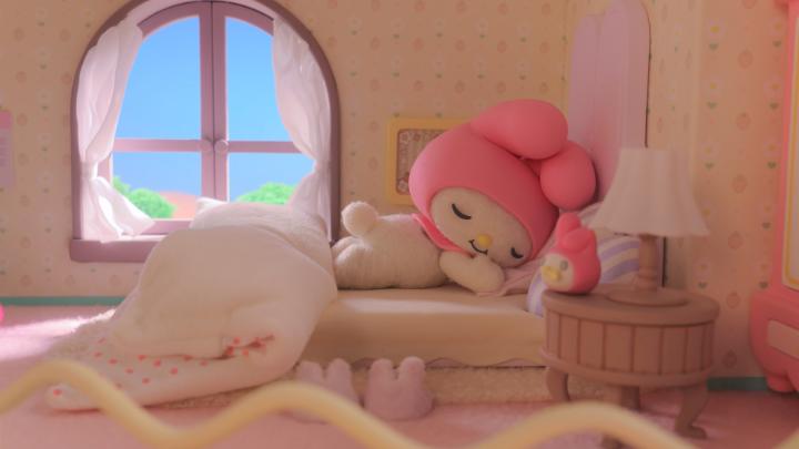 「ちっちゃく寝るね」 マイメロはちょっと眠たくなったみたい。 どんな夢を見てるかな✨☁️ #ネトフリでメロクロ #mymelodykuromi