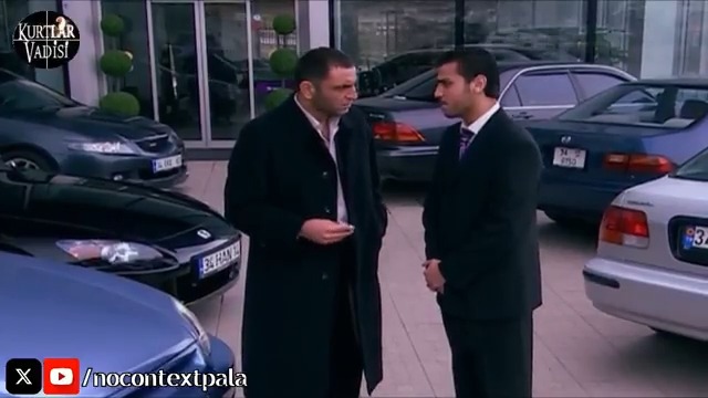 Çukur adlı yeni yetme ergen dizisini Kurtlar Vadisi gibi bir efsaneyle kıyaslayanlar için bir sahne... Vartolu, Memati’nin getir götürünü yapıyor