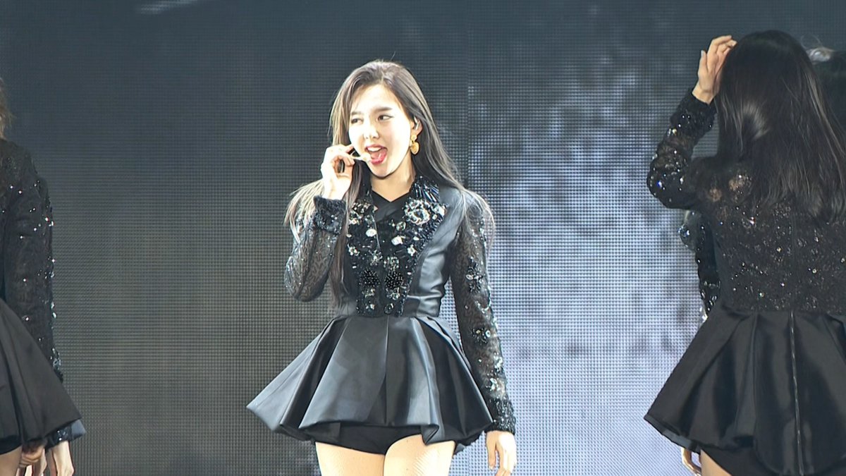 Chaeyoung's spoiler for LOLLAPALOOZA: A song they haven't performed in a long time .TWICE I HAVE A PLAN