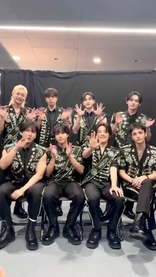 ˗ˋˏ STAYの皆さん、 準備はいいですか？ ˎˊ˗ Stray Kids THE 4TH ALBUM『KARMA』のリリースに向けて、カウントダウンがスタート⏱️ [事前登録]ボタンを押して楽しみに待とう🖤🐾 🏆 Stray Kids Stray Kids_JP #StrayKids #スキズ #KARMA