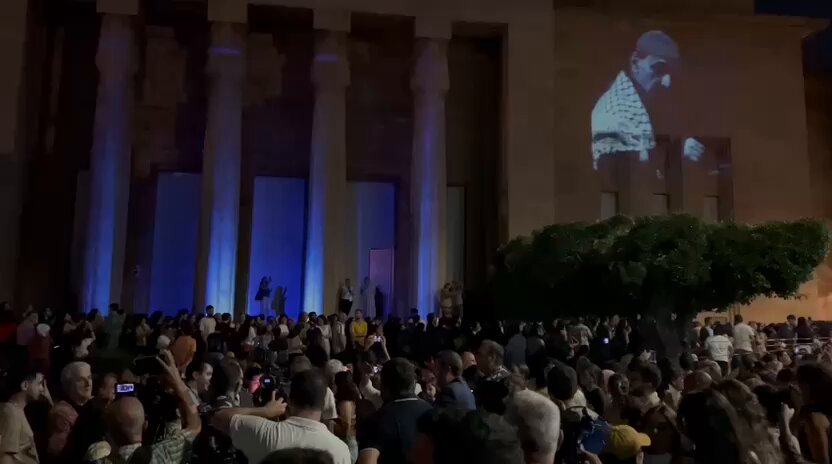 لم يفرحني شيء قدر نسبة الشباب الطاغية في الحشود الهائلة التي تقاطرت من كل لبنان للمشاركة في ليلة المتاحف هذا المساء، وهي ليلة بدأت طبعاً بتحية للحبيب زياد. فصنع التاريخ يبدأ بالتعرف على اثاره!