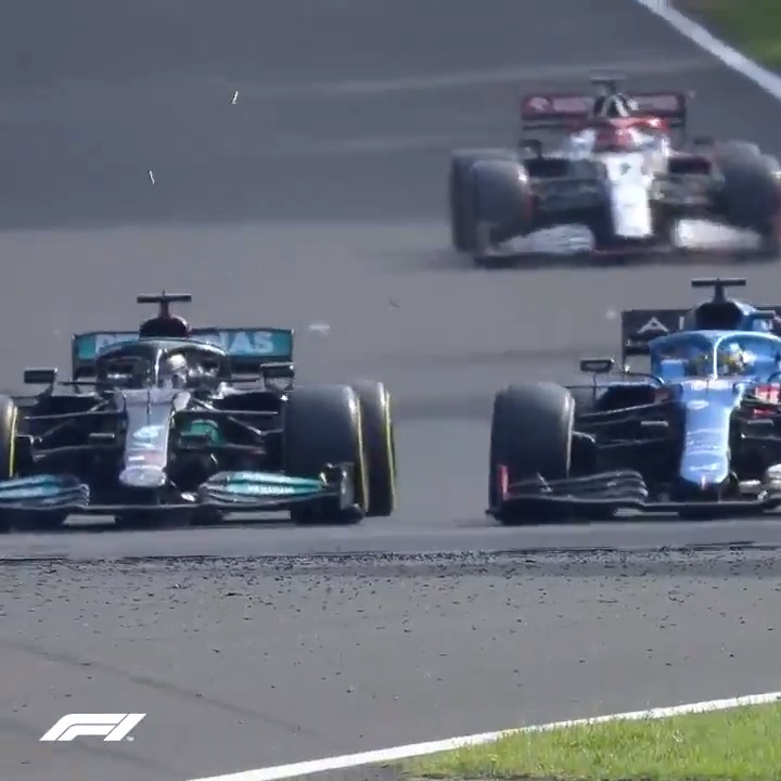 Alonso defends against a Mercedes with his Alpine 💀 2021 Hungarian GP 🇭🇺