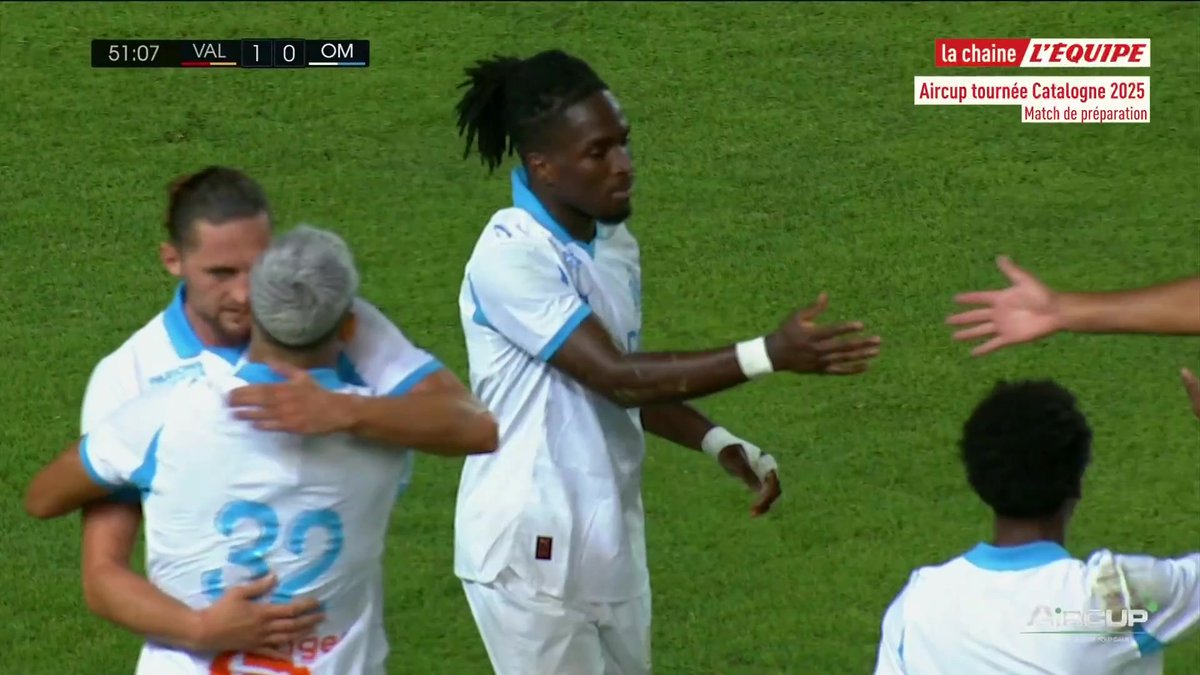 Mené au score en fin de première période par Valence, l'Olympique de Marseille a égalisé en seconde partie de match grâce à un superbe but de Jonathan Rowe. Avec ce match nul (1-1), les Marseillais restent invaincus en préparation. Revivez le but de Jonathan Rowe :