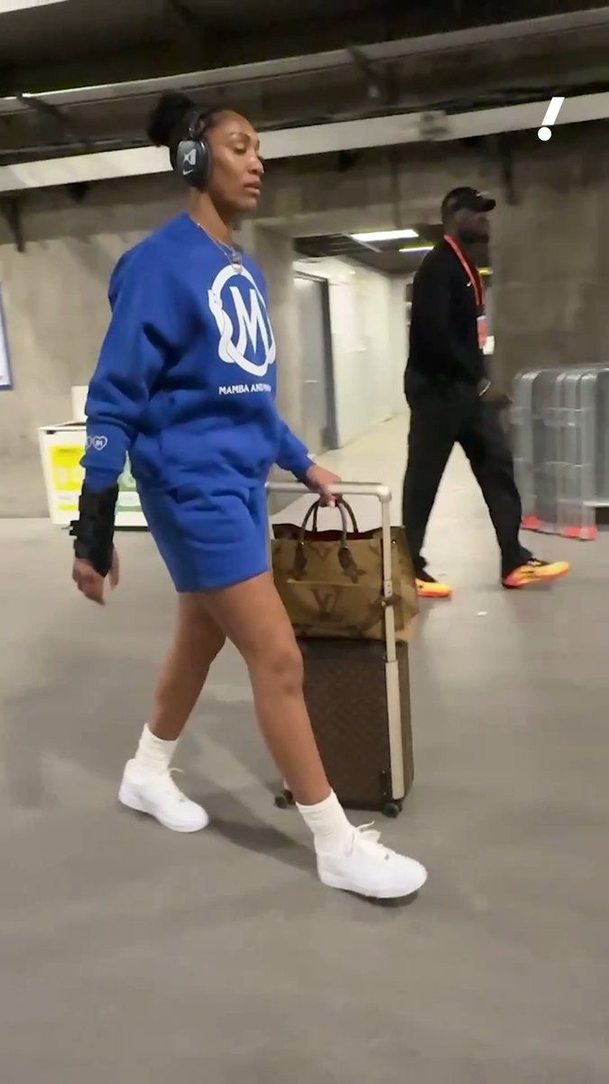A’ja Wilson in L.A. rocking Mamba and Mambacita Academy merch 💜