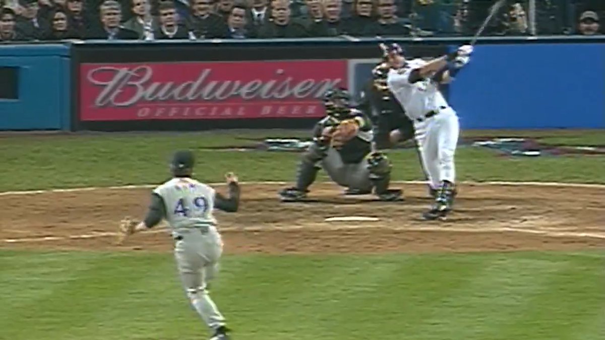 "The way he played, wanting to be a champion. Wanting to win, that always came first." - WWE Superstar Damian Priest on what made Derek Jeter his favorite childhood player 🎙️ MLB Network Podcast presented by Chevrolet with Robert Flores & Damian Priest