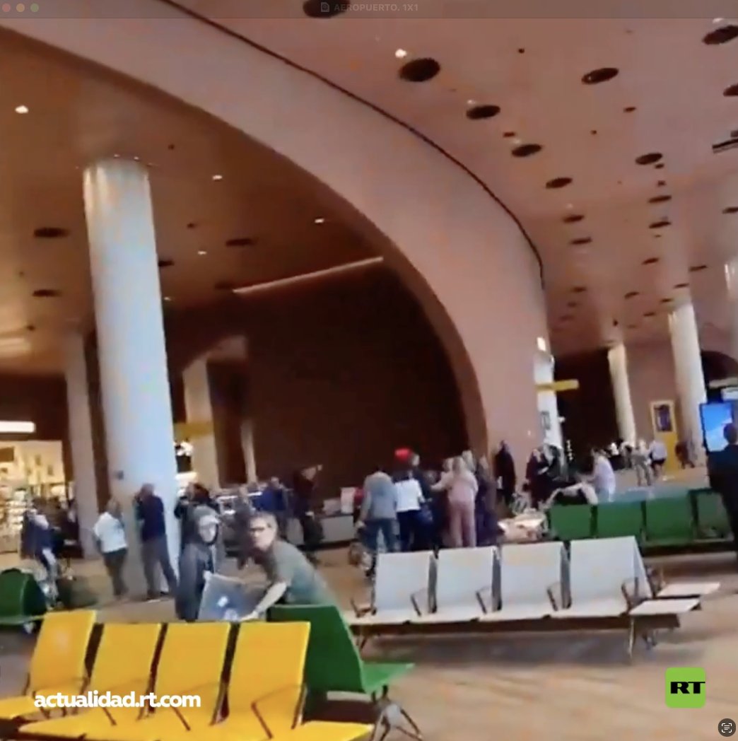 ❗ Decenas de personas reaccionaron con pánico en el aeropuerto de Elizovo, en la península rusa de Kamchatka, tras un terremoto de magnitud 8.8. Una mujer resultó herida.