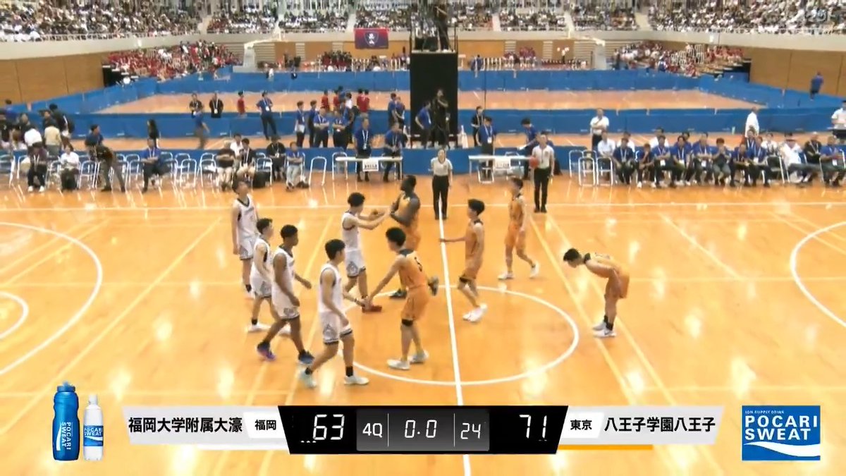 本命の #福岡大大濠 ベスト4進出ならず チームメイトにも涙 勝利した #八王子 の応援席も涙であふれる 🏀中国総体 #インターハイ 2025🏆 【男子準々決勝】 #福岡大大濠 🆚 #八王子 ▶️視聴はコチラ #バスケットLIVE 全試合配信📡 映像提供:インハイ.tv #高校バスケ 高校バスケby日本バスケットボール協会(JBA)