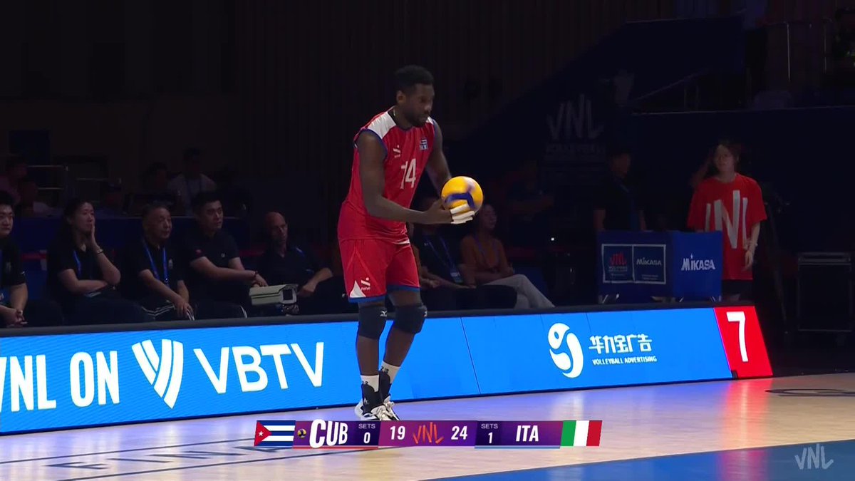 #VNLFinals: Italy 🇮🇹 goes up 2-0! Daniele Lavia closes the set 💥 and the Azzurri are just one step away from the Semifinals 👊 Cuba 🇨🇺 needs a reaction fast! 📺 Watch it on VBTV: 🏐 #VNL2025 #BePartOfTheGame #Volleyball