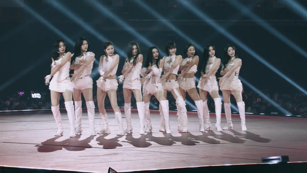 TWICE SHOWING WHAT REAL PERFORMERS LOOK LIKE, THEIR LIVE VOCALS WITH THE LIVE BAND SOUND SO GOOD