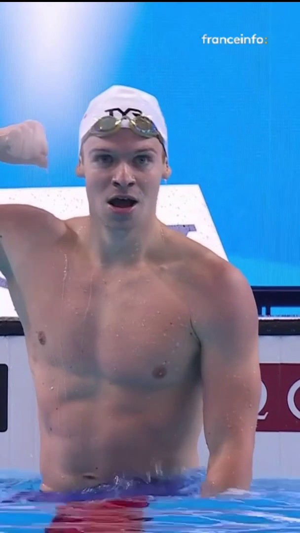 🏊🏻​Le Français Léon #Marchand a pulvérisé le record du monde du 200m 4 nages en 1'52"69, mercredi, en demi-finale des Mondiaux de natation à #Singapour. Le quadruple champion olympique disputera la finale du 200m 4 nages, jeudi.