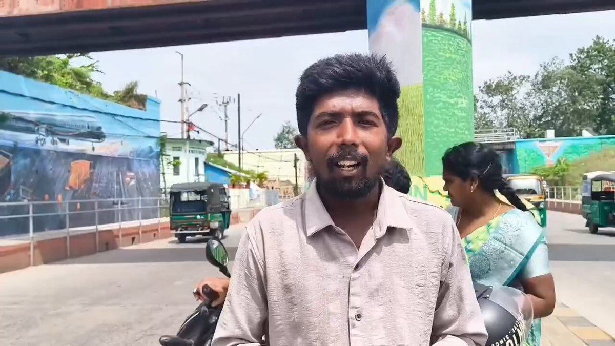 2047 విజనరి అంటే పాత బ్లీడింగ్ కలర్ వేయడం మా 😂 విజనరి అంటే కలర్ వెయడం అన్ని జగన్ అన్న తెలియలేదు అనుకుంట
