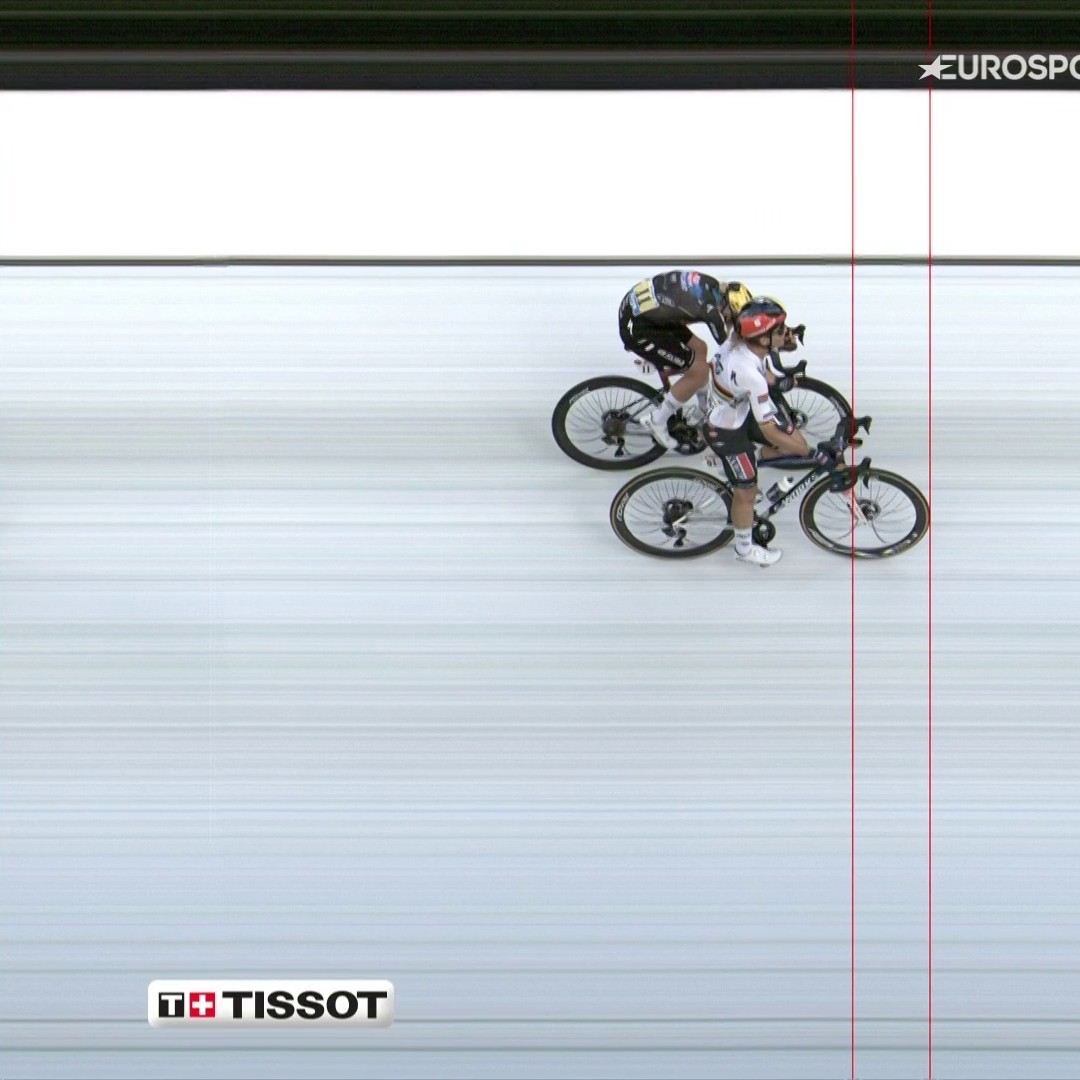 Kim Le Court Pienaar a le dernier mot ! La Mauricienne s'impose au sprint devant Demi Vollering et récupère le maillot jaune à l'issue de la 5e étape du Tour de France #LesRP #TDFF2025