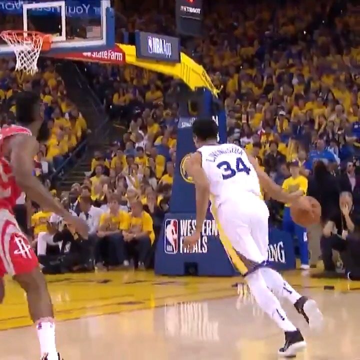 This Shaun Livingston crossover still hits. #NBAHandlesWeek
