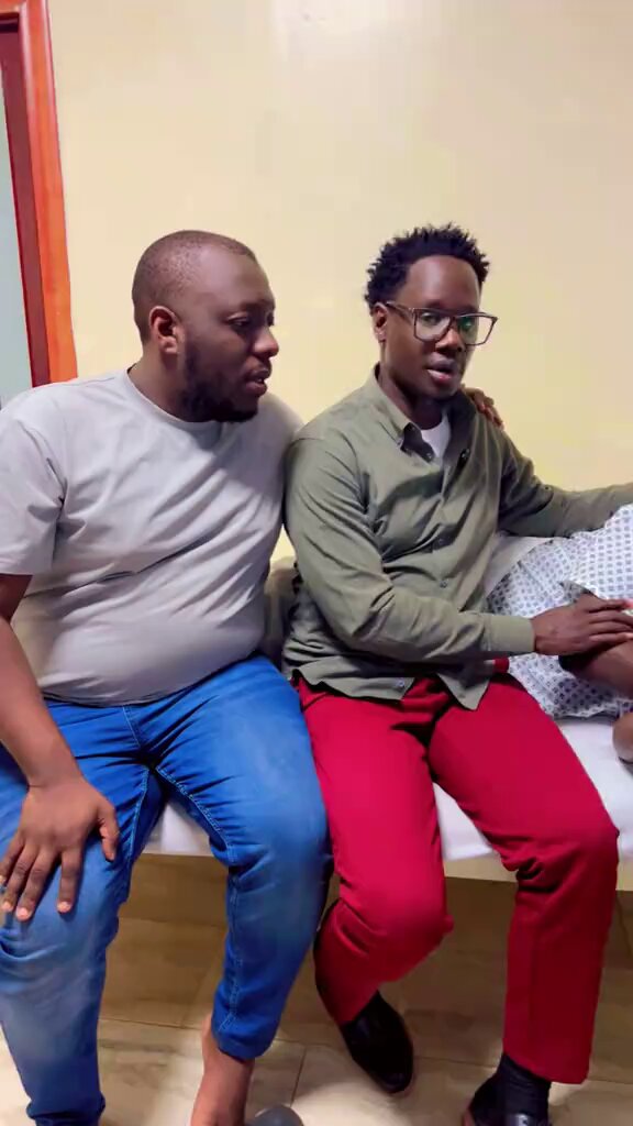I’m very sick but my friend KASUKU aseka busesi 😒😒🙌🏽🙌🏽🙌🏽 Full interview tmrw Kasuku Live, 9am!