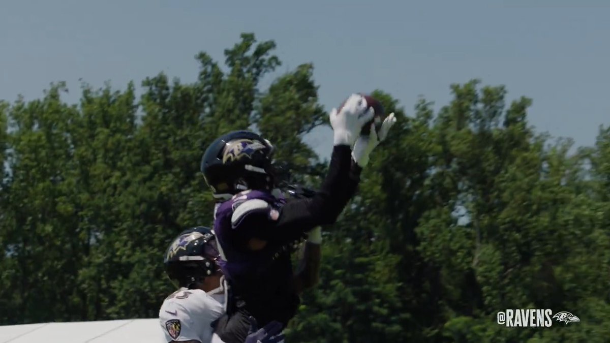 .Deandre Hopkins doing Deandre Hopkins things !