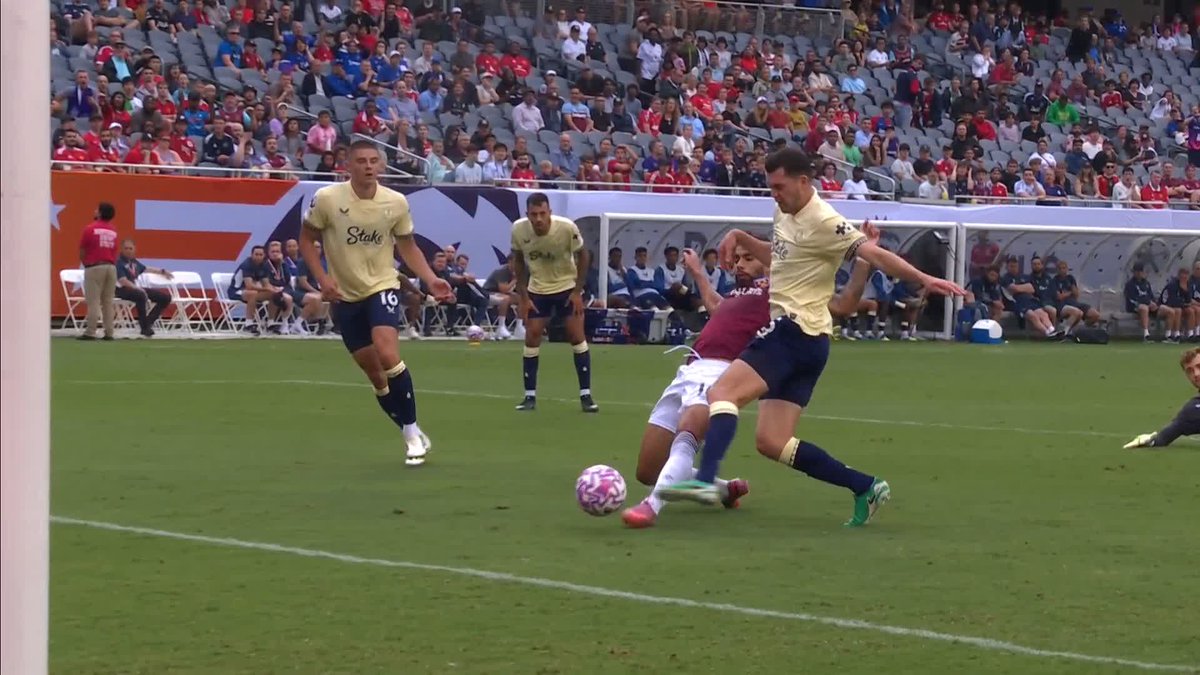 Lucas Paqueta equalises for West Ham! โ๏ธ