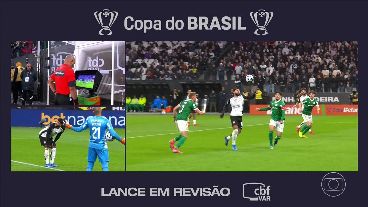 O lance do pênalti marcado para o Corinthians contra o Palmeiras. 🎥 TV Globo 📺 | ge