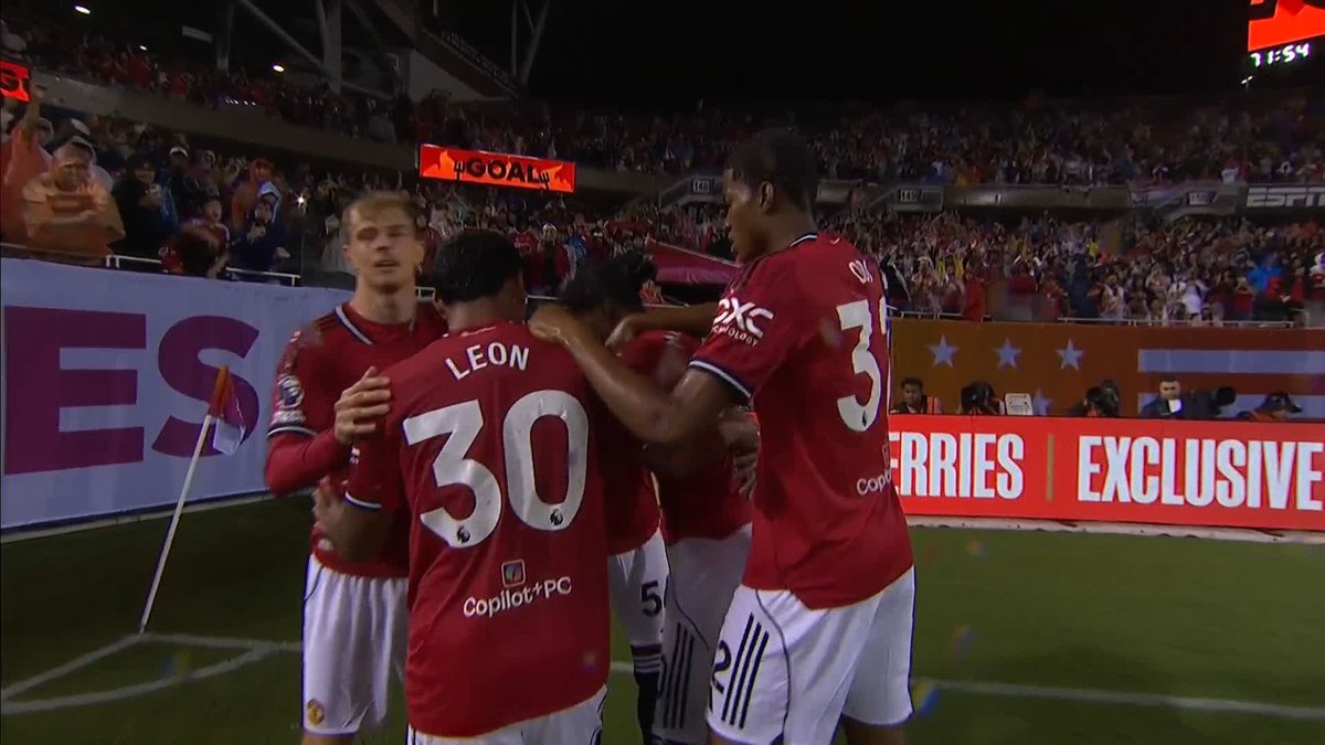 Ethan Williams comes on and SCORES! ✨ What a moment for the Man Utd youngster 😍