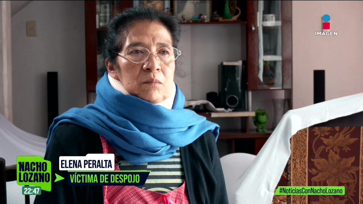 La señora Elena Peralta lleva tres años intentando recuperar su predio en la zona alta de #Chimalhuacán, #Edomex, donde está prohibida cualquier construcción. Un día subió a revisar su terreno y encontró albañiles trabajando en su propiedad. Esta es la historia: