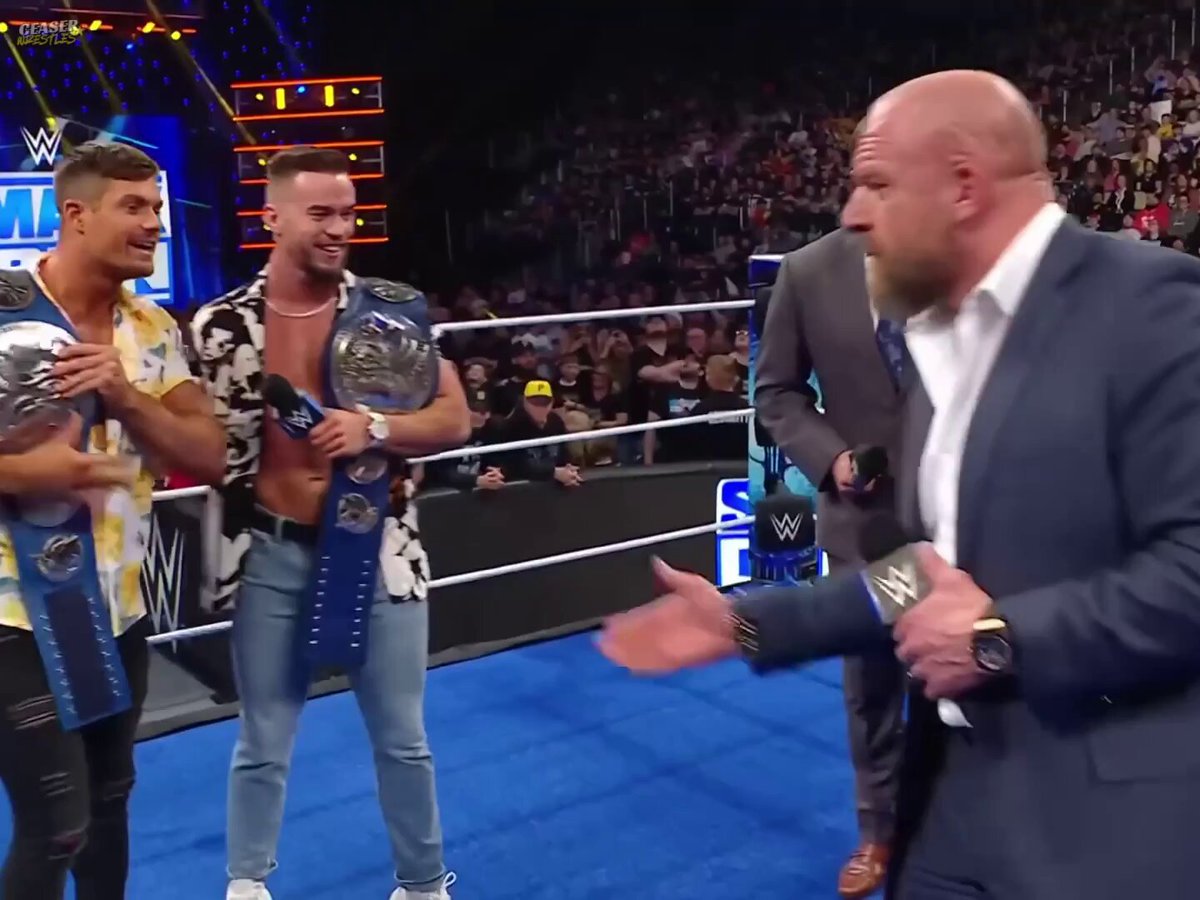 In leaked footage from WWE Unreal on Netflix, this moment reportedly shows when Triple H lost interest in the Theory-Waller storyline, leading to the decision to drop their breakup angle from TV. Hunter wasn't playing that time. 😭