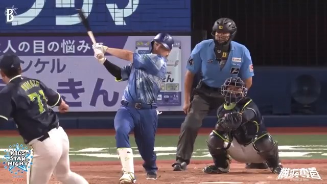 鋭く振り抜いた打球がライトスタンドへ!🌈🌈 #佐野恵太 選手のこの試合自身2本目のアーチが飛び出す!🔥🔥 8回裏 DB 11 - 0 S #横浜奪首 #baystars